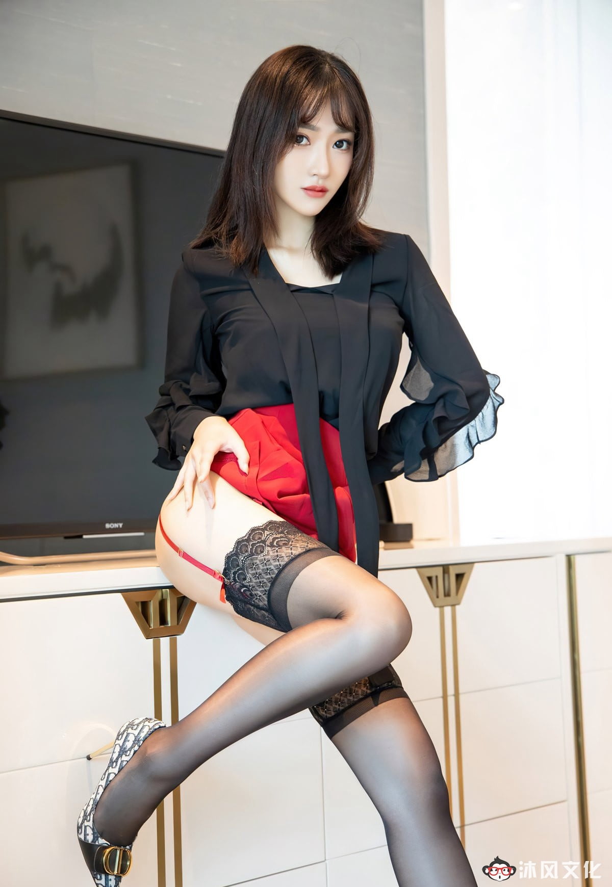 极度诱惑风骚黑丝高跟性感臀控后交丁字裤美少妇吊带黑丝无内