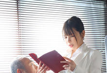 JUL-542 家里穷急需用钱！K罩杯人妻秘书激战秃头社长 狠狠敞开大腿“中出解禁”-沐风文化