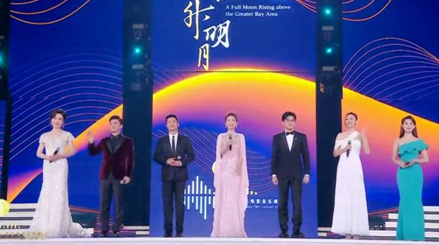 明星湾区晚会造型:肖战港风撑场,关晓彤秀美腿,章子怡仙气飘飘-沐风文化