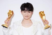 周深最新表演现场翻车，声音变粗高音费劲，被嘲模仿张杰唱法失败-沐风文化